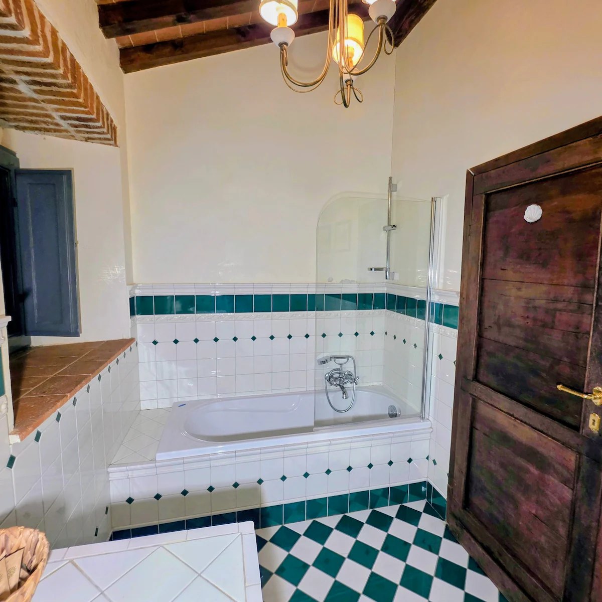 Podere Pagliaio 1 &mdash; Bagno con vasca e doccia