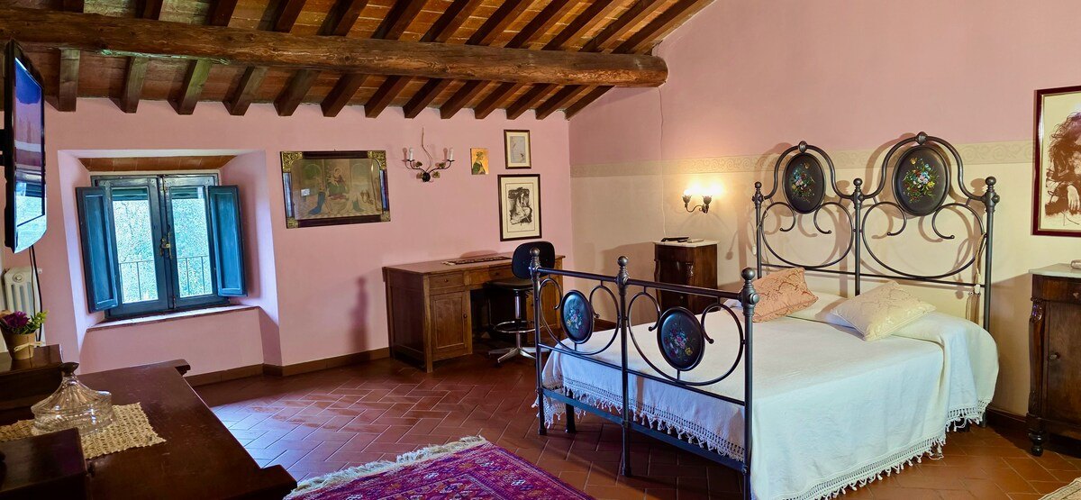 Podere Pagliaio 1 &mdash; Camera con letto in ferro battuto