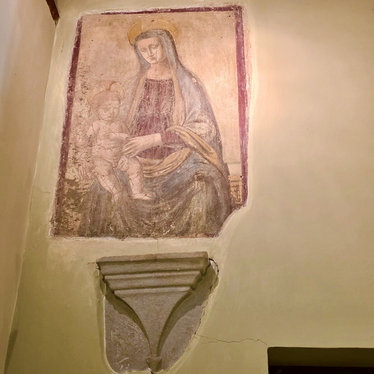 Podere Pagliaio 1 &mdash; L'affresco della Madonna col Bambino