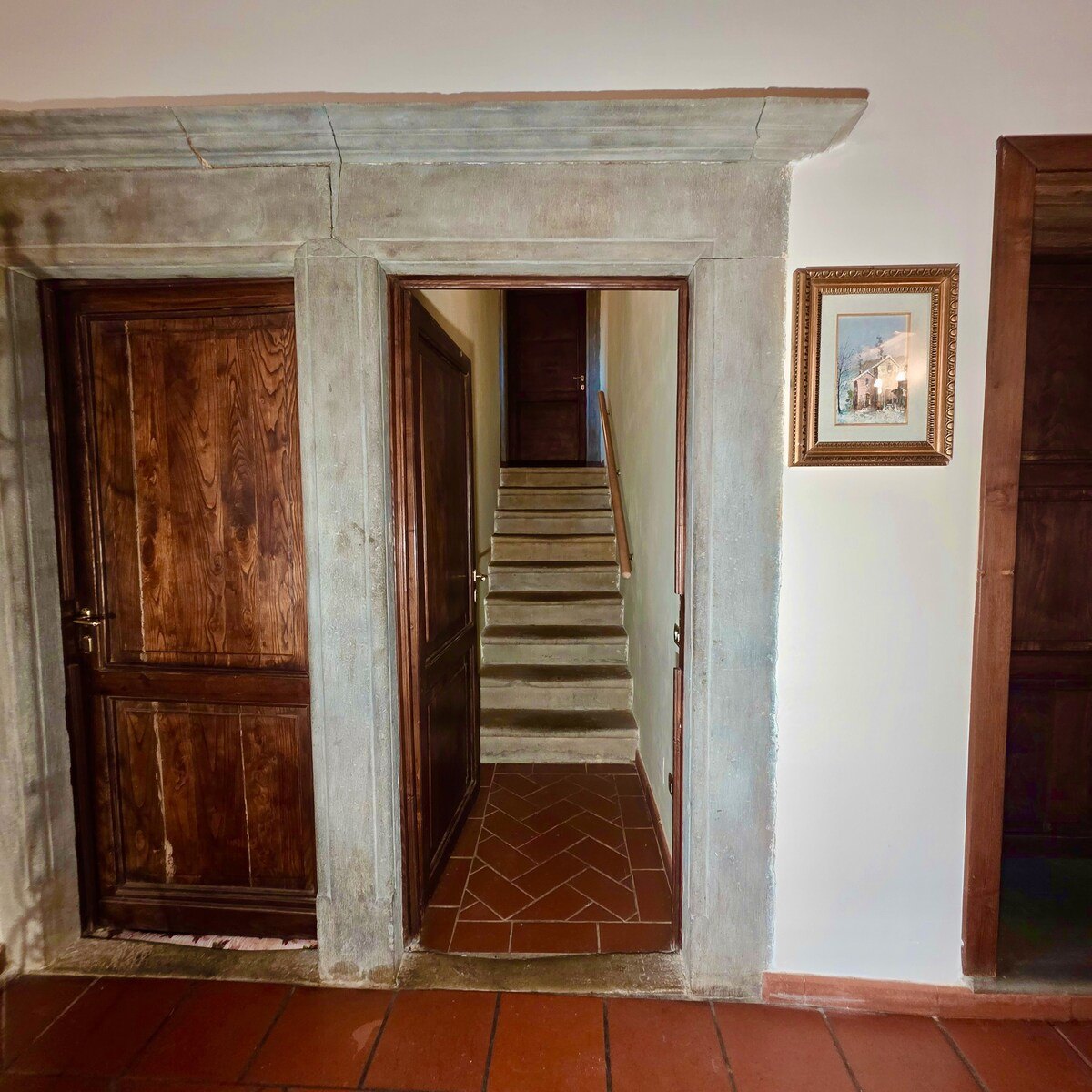 Podere Pagliaio 1 &mdash; La porta antica sulla scala