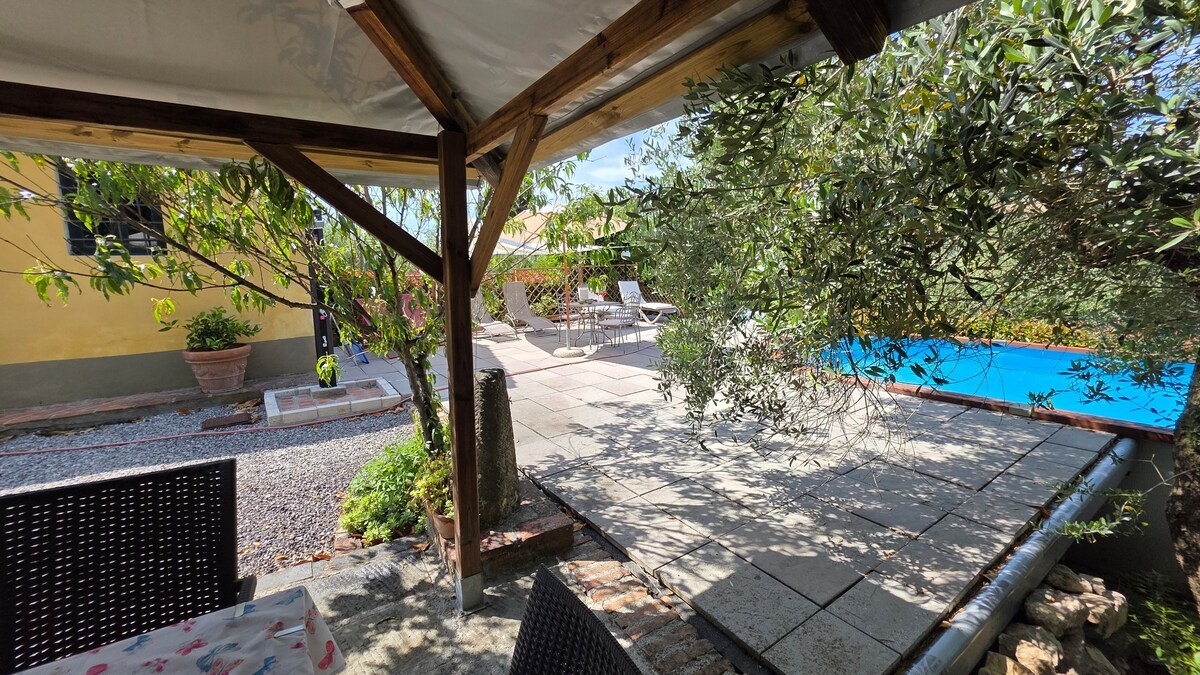 Podere Pagliaio 1 &mdash; Il gazebo affacciato sulla piscina