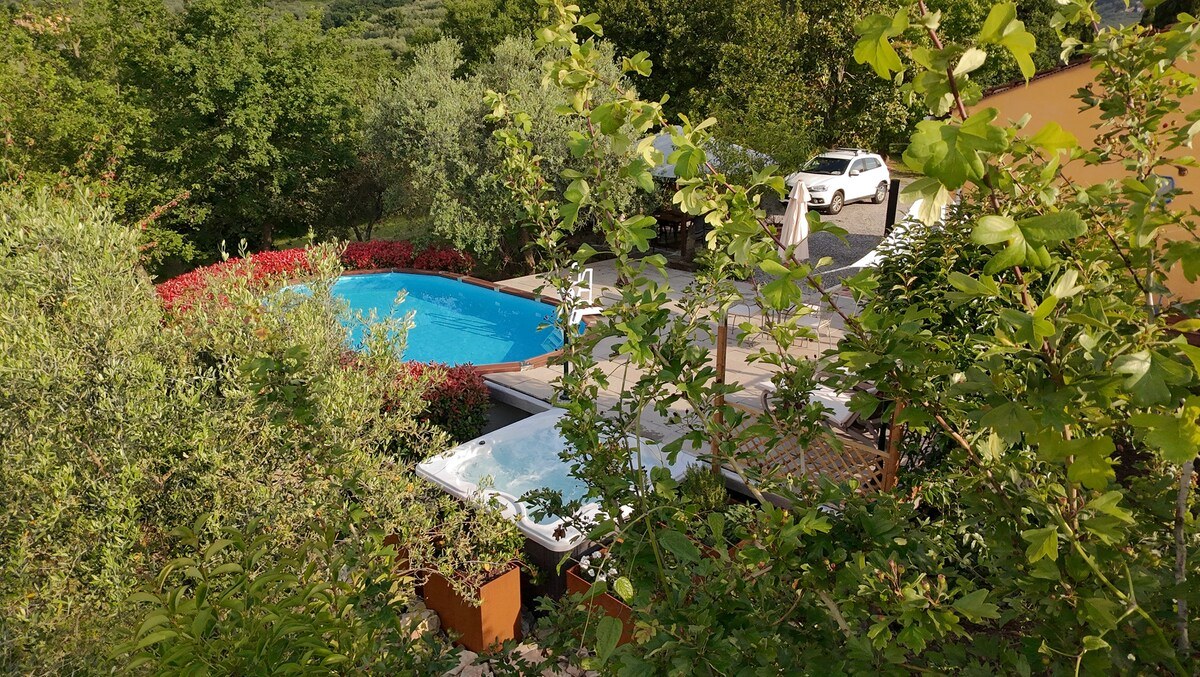 Podere Pagliaio 1 &mdash; La piscina vista dall'alto